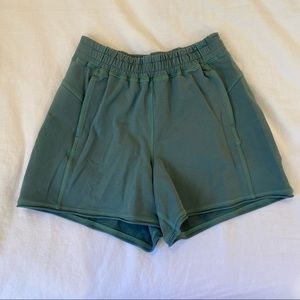 Lululemon LA side panel high size short size 8 Tidewater teal